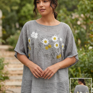 Blusa Holgada con Bordado Floral y Manga Integrada