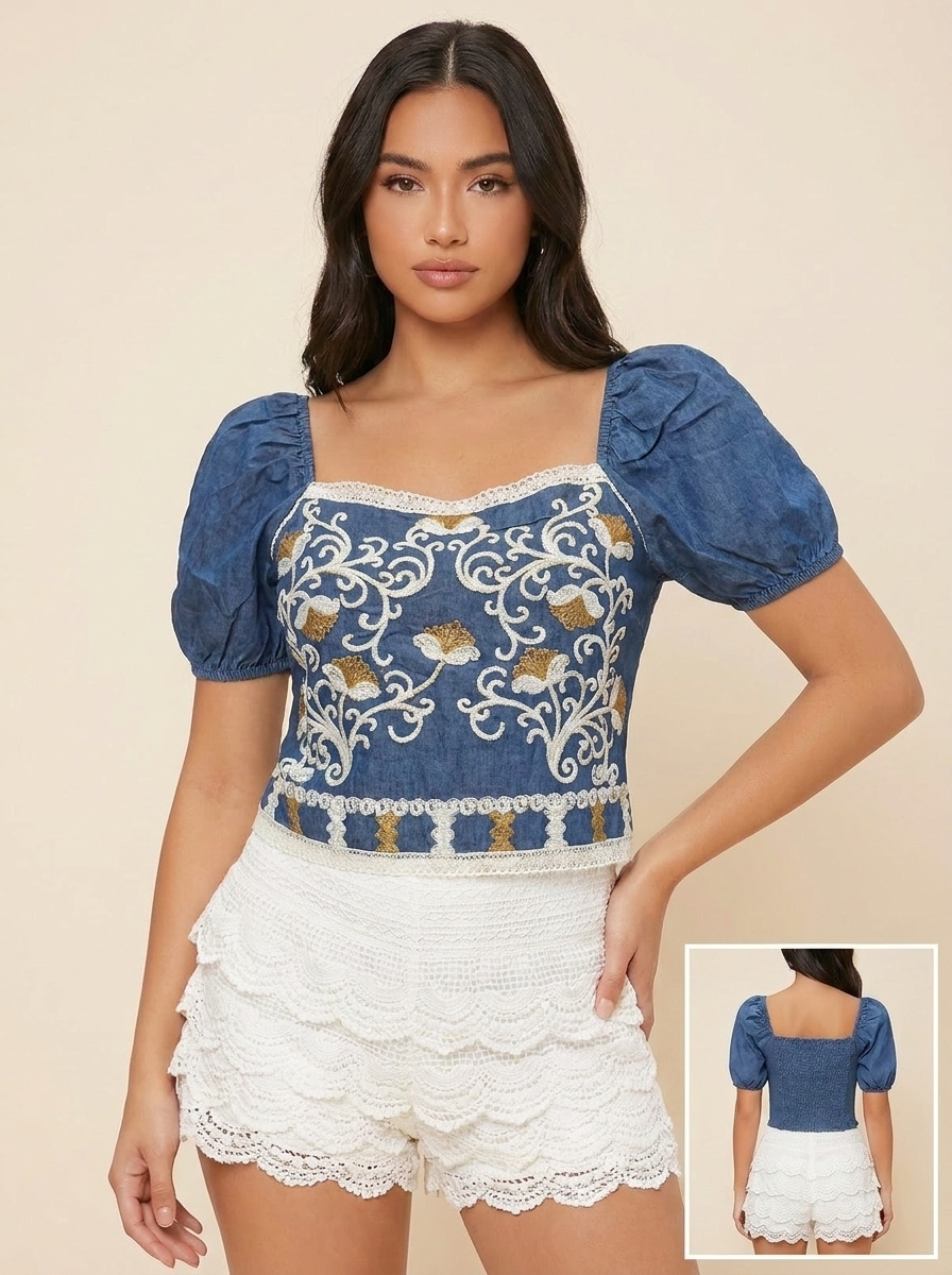 Blusa Azul con Bordado Ornamental y Mangas Abullonadas